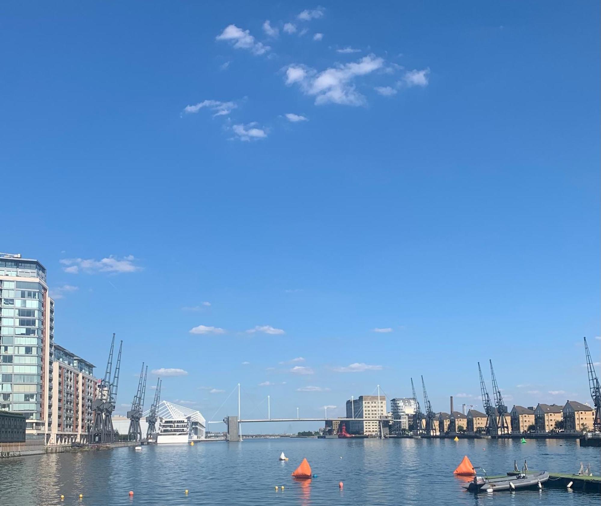 Excel, O2, Canary Wharf, London City Airport - Free Parking Exterior photo